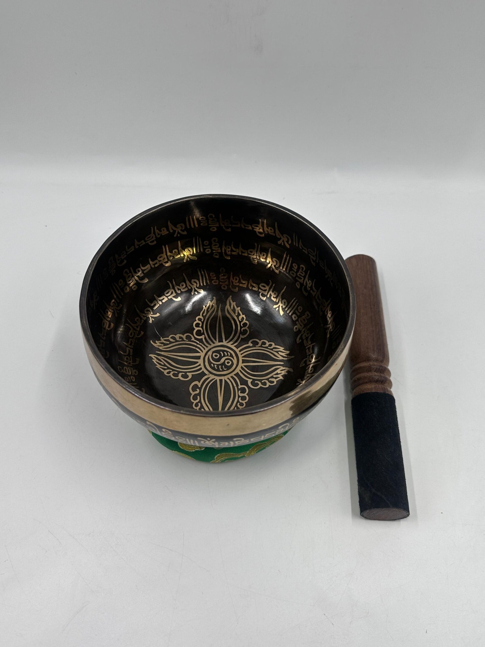 Vishvavajra Tibetan Mantra Singing Bowl Vishvavajra Tibetan Mantra Singing Bowl